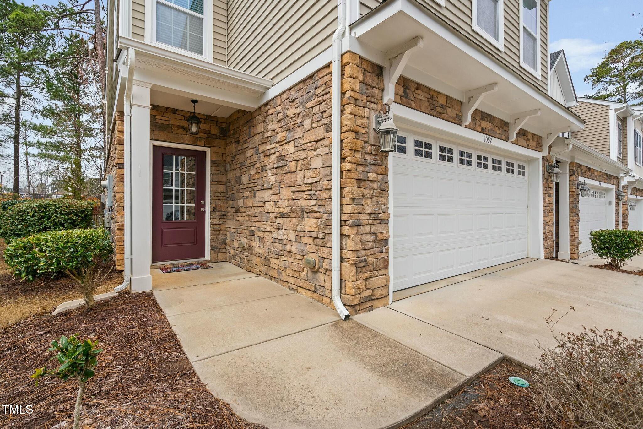 1052 Monmouth Loop