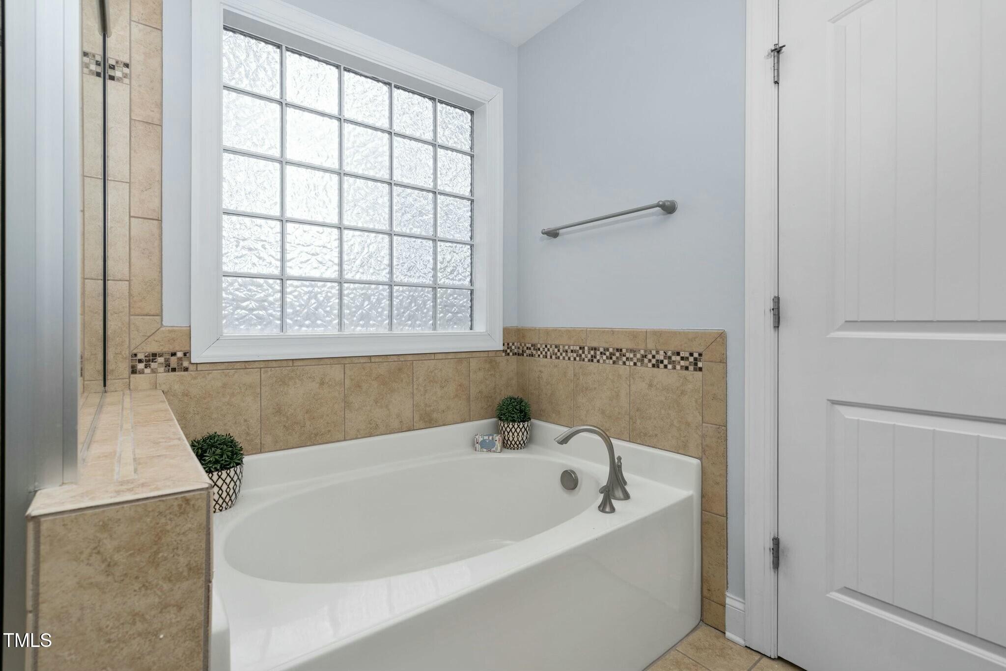 1052 Monmouth Loop