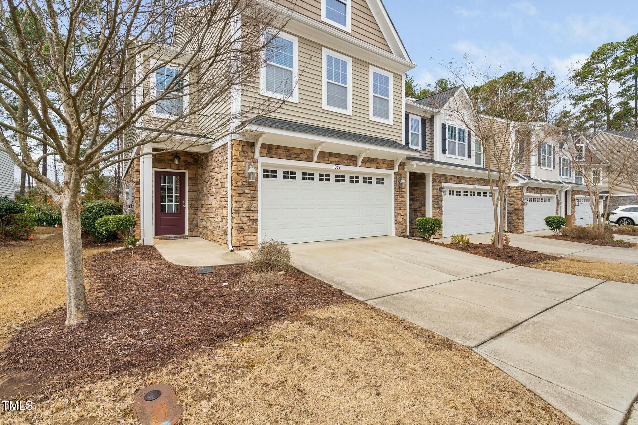 1052 Monmouth Loop