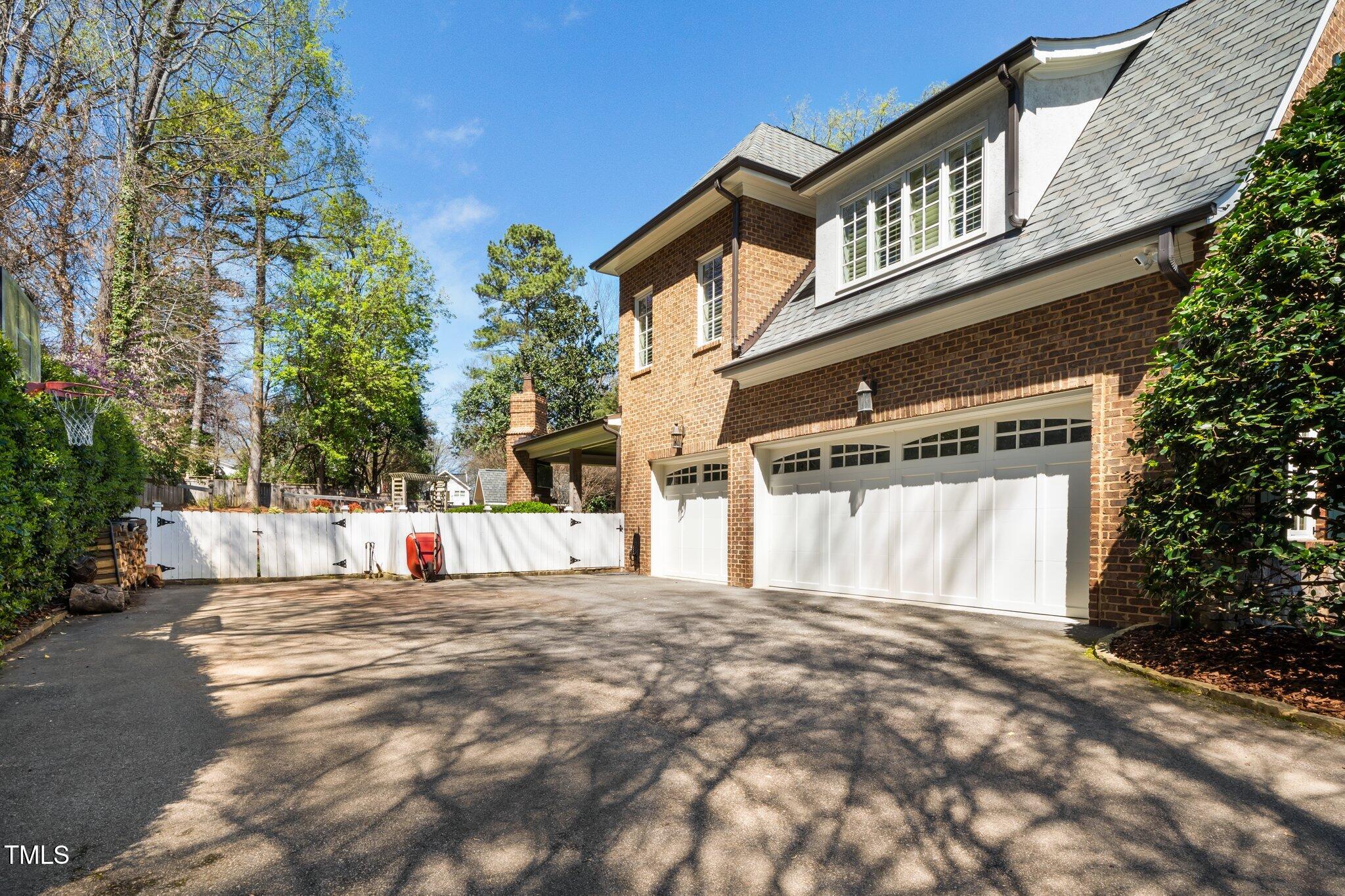 2207 Oxford Road
