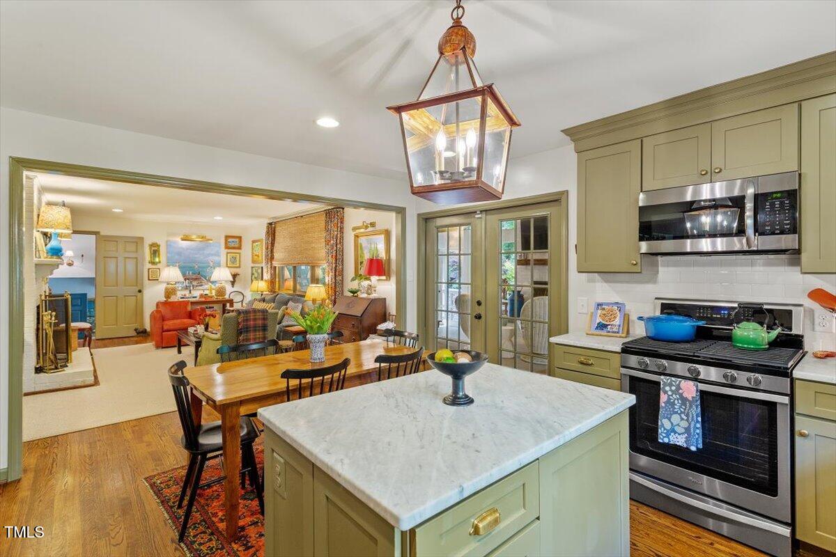 3308 Cobblestone Court Court
