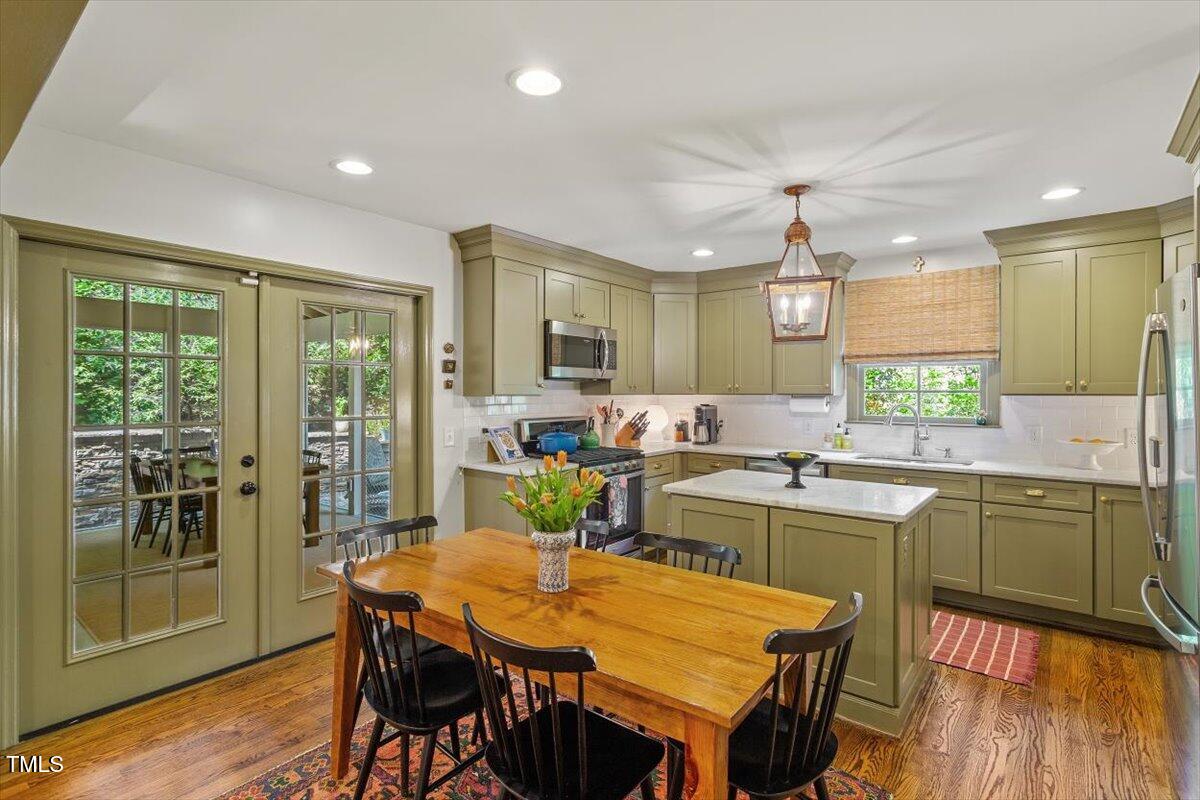 3308 Cobblestone Court Court