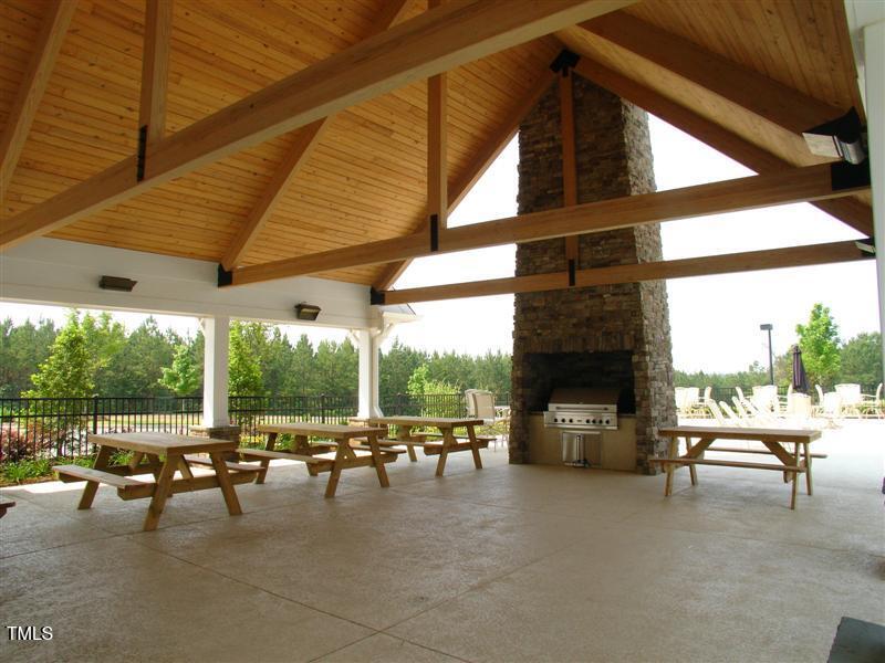 8 Pin Tail Court