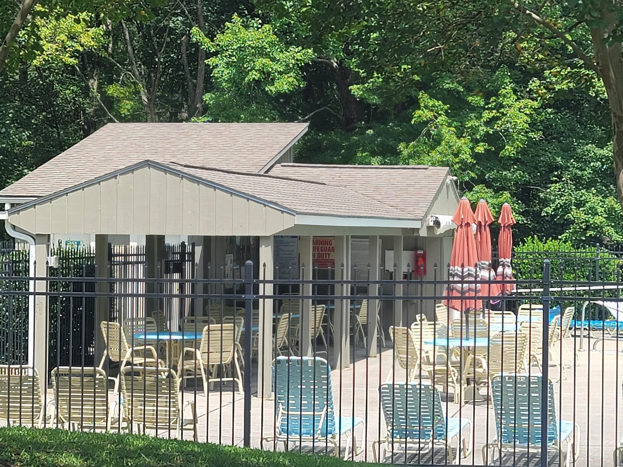 1136 Deerfoot Trail