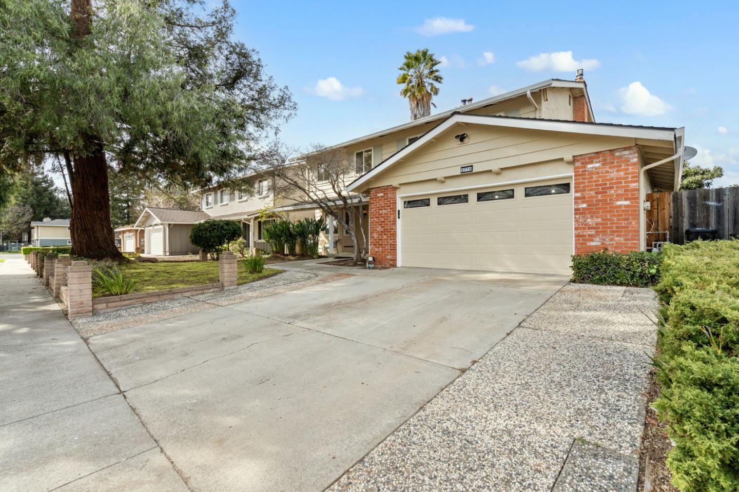 2775 Ione DR