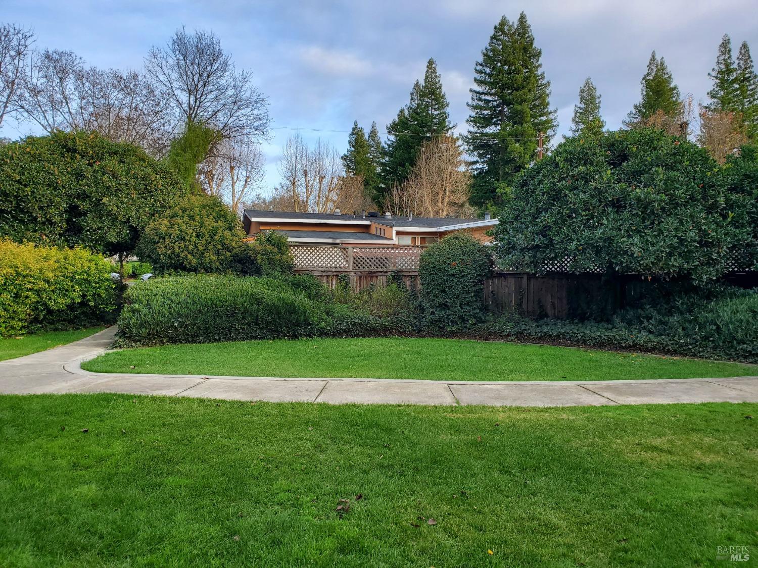 2167 Meadowbrook Ct #B