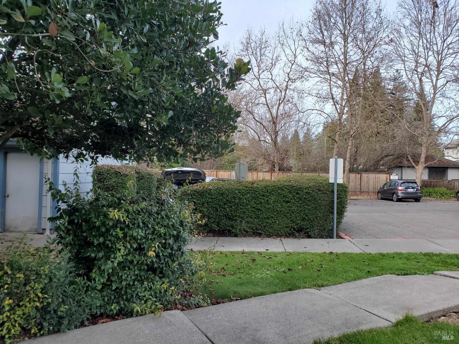 2167 Meadowbrook Ct #B