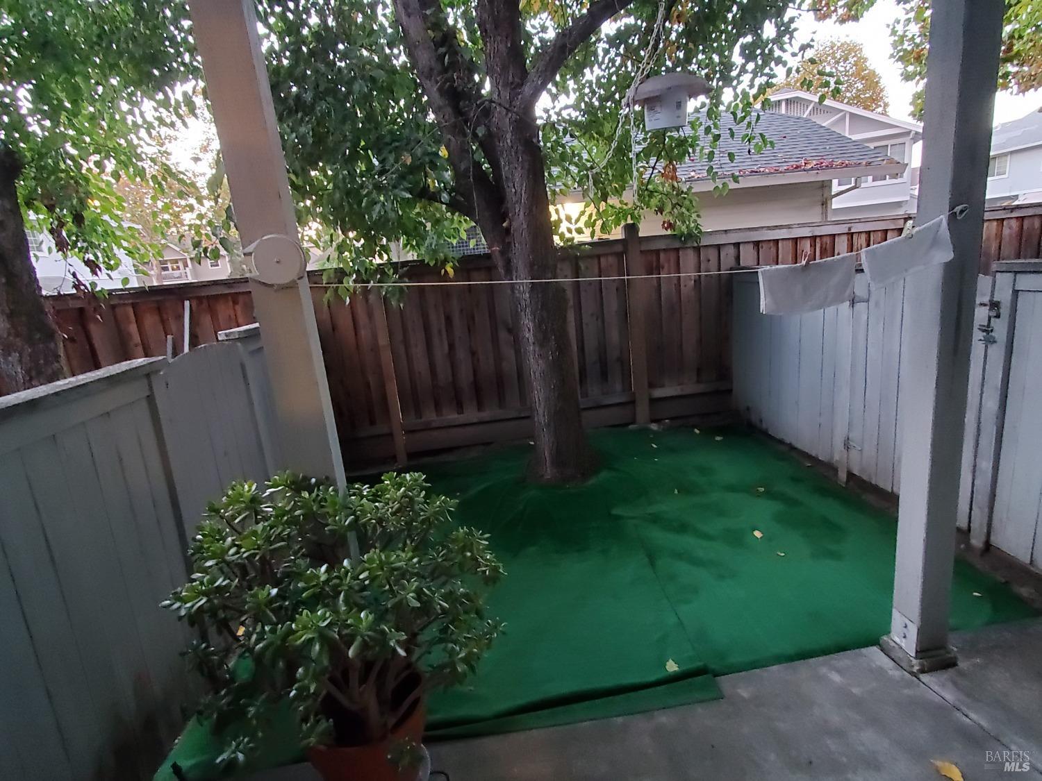 2167 Meadowbrook Ct #B