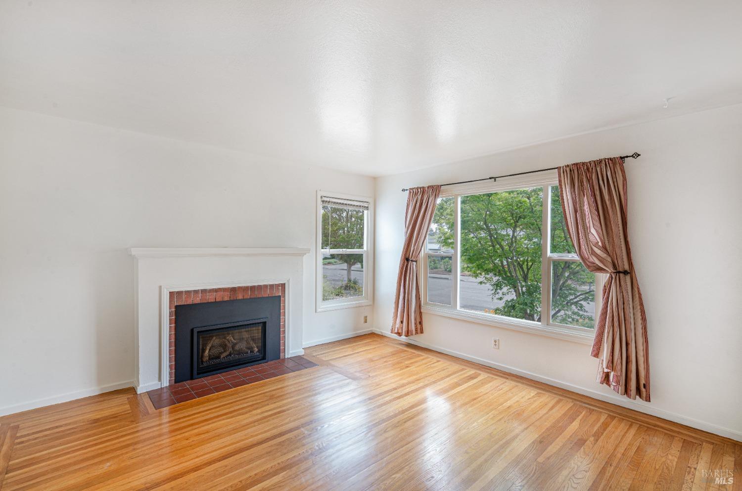 1912 Will Scarlet Ln