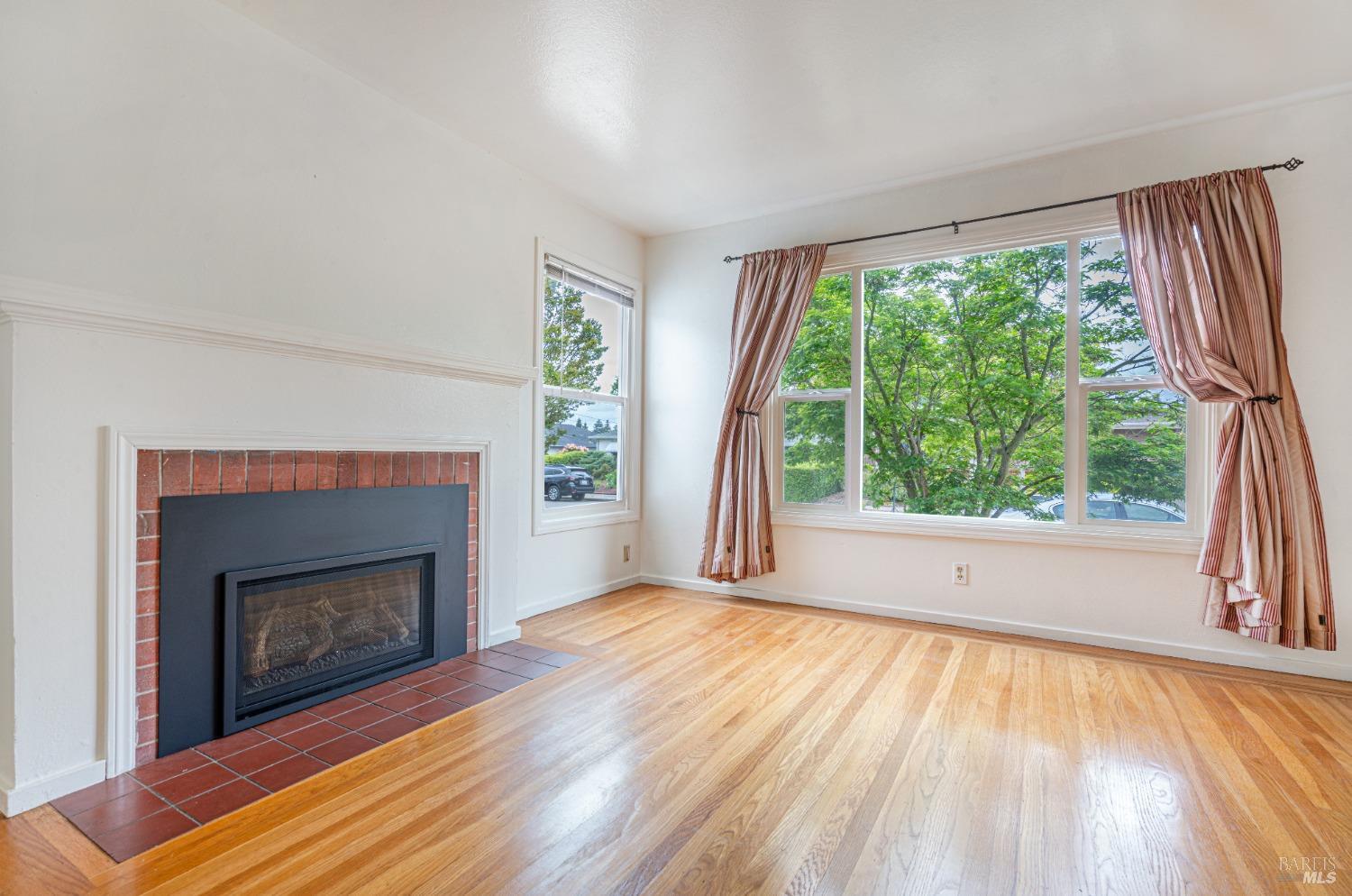 1912 Will Scarlet Ln