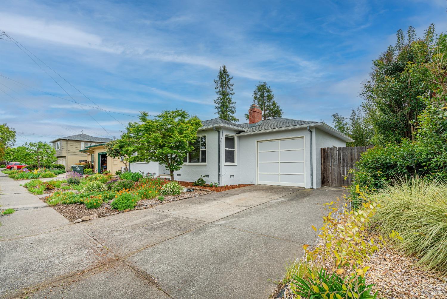 1912 Will Scarlet Ln