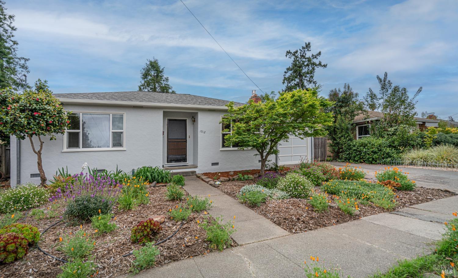 1912 Will Scarlet Ln