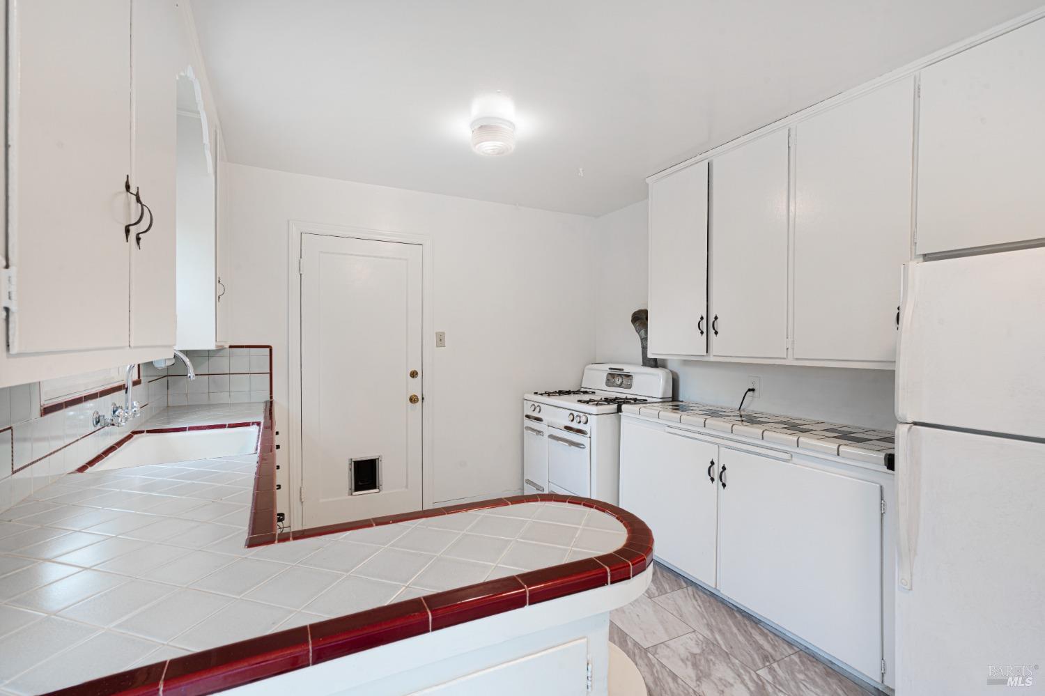 1912 Will Scarlet Ln