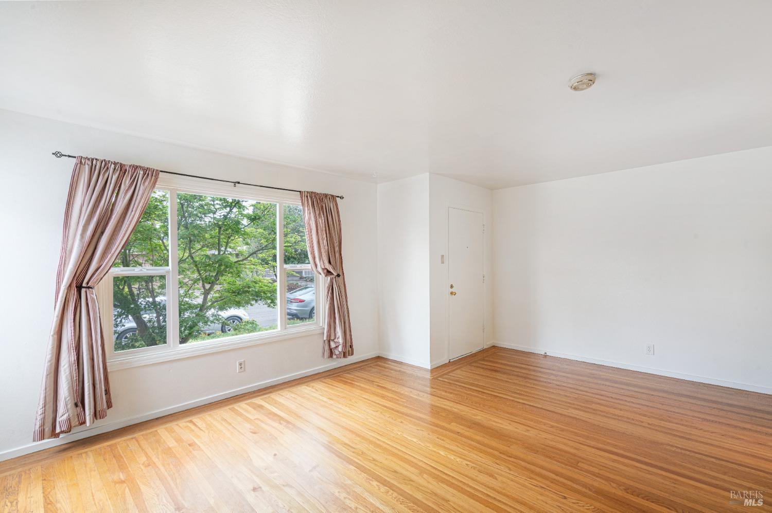 1912 Will Scarlet Ln