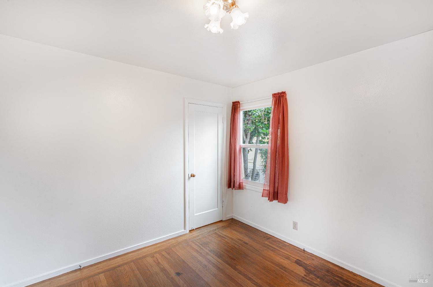 1912 Will Scarlet Ln