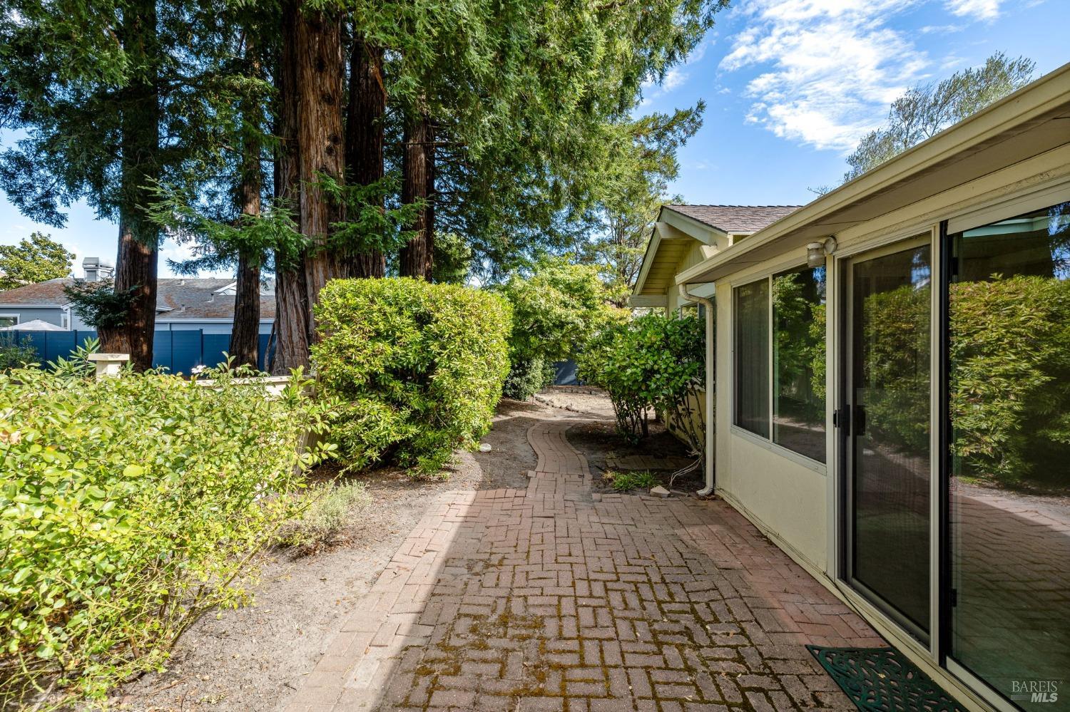 6585 Stone Bridge Rd