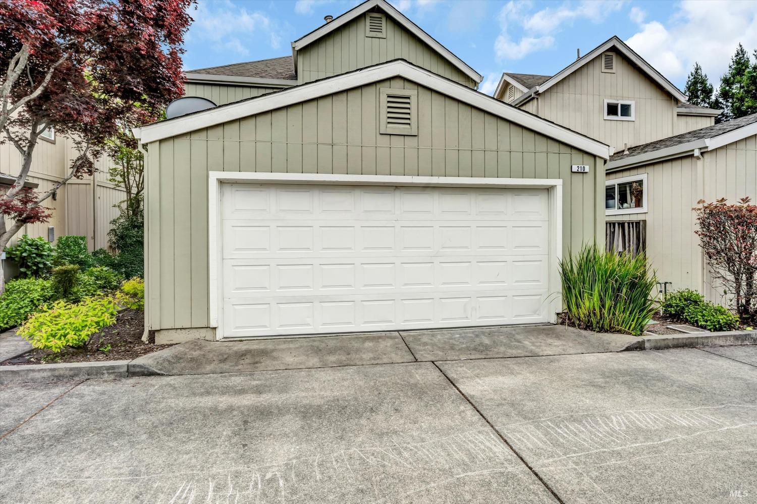 210 Bishop Pine Ct