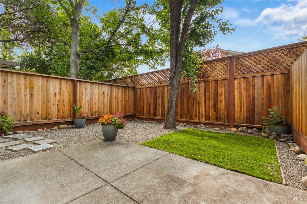 1623 Pinebrook Pl