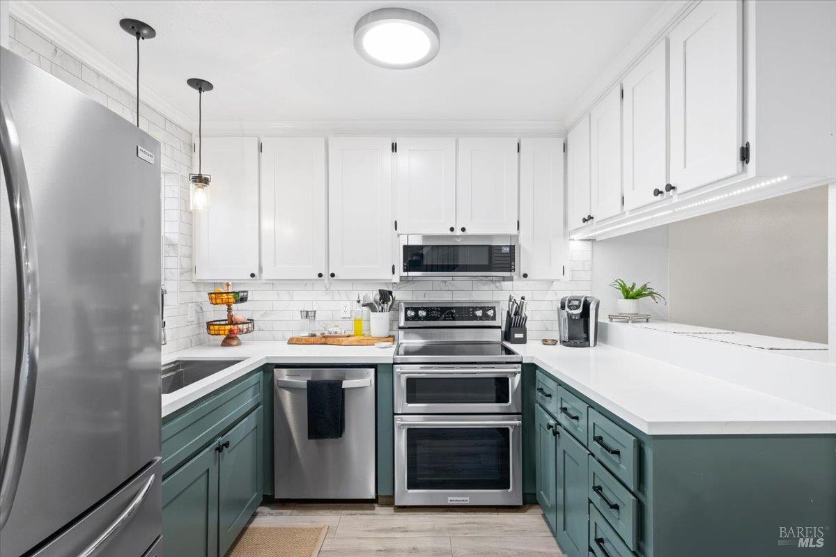 711 Racquet Club Cir