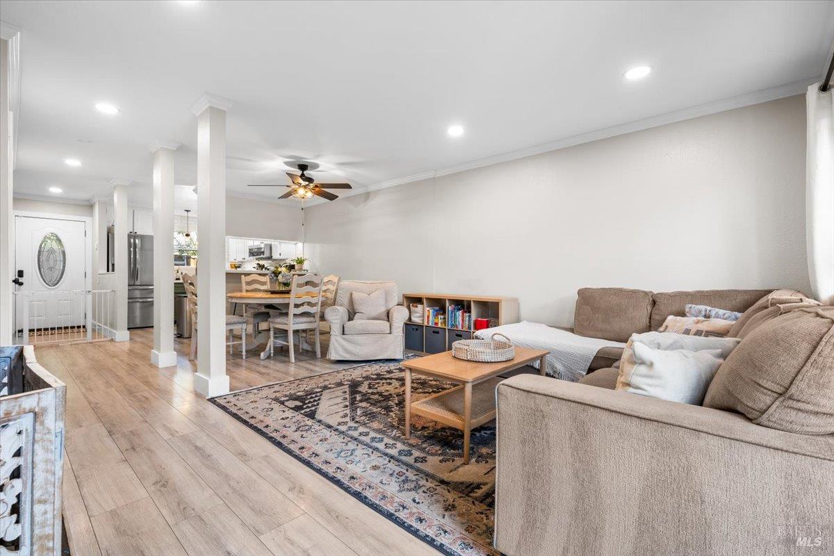 711 Racquet Club Cir