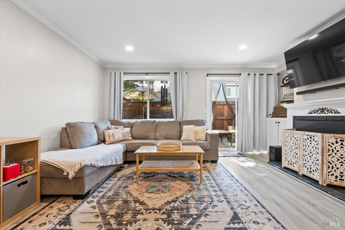 711 Racquet Club Cir