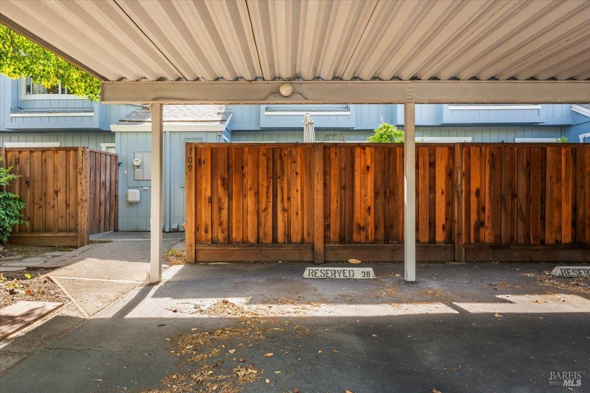 711 Racquet Club Cir