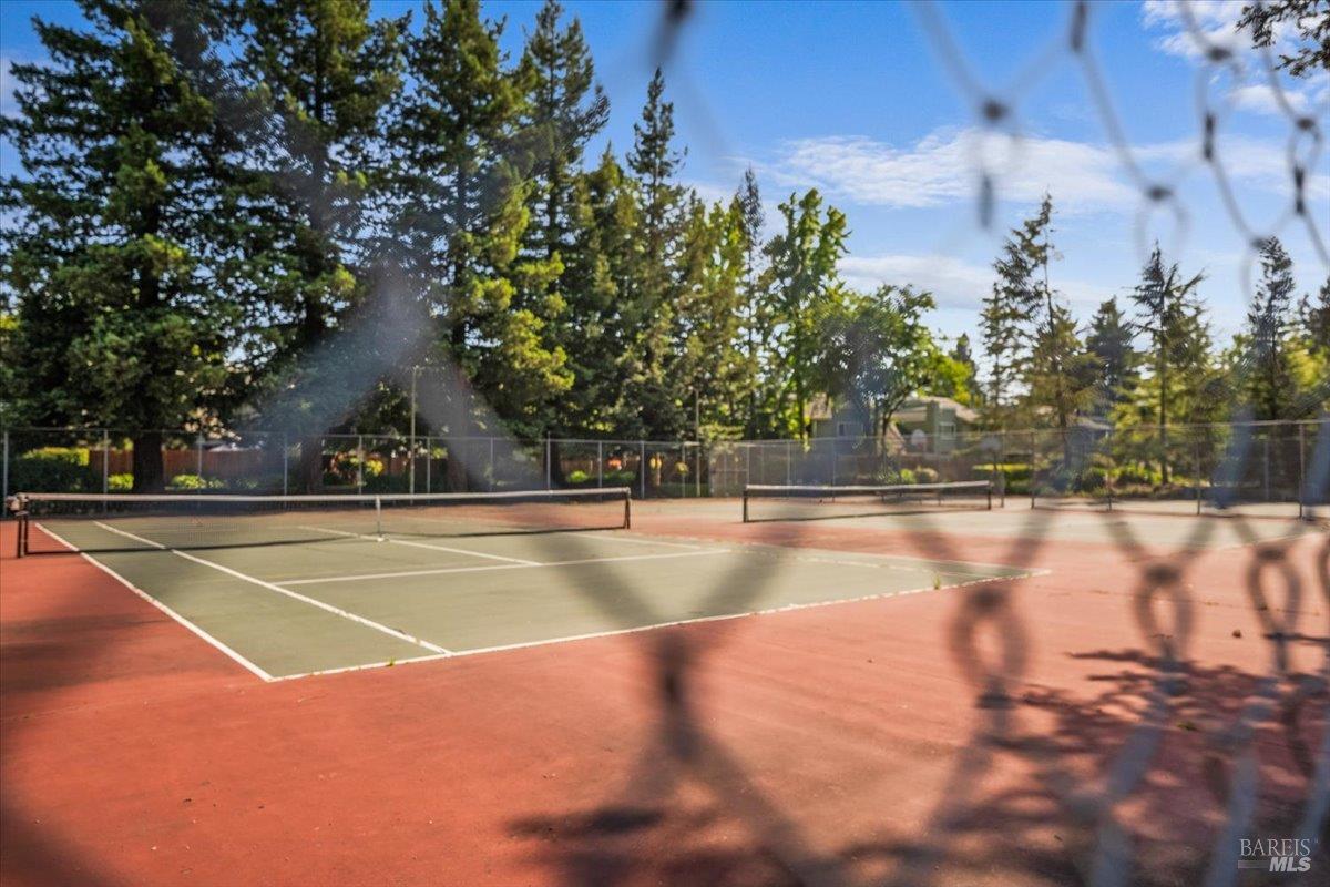 711 Racquet Club Cir