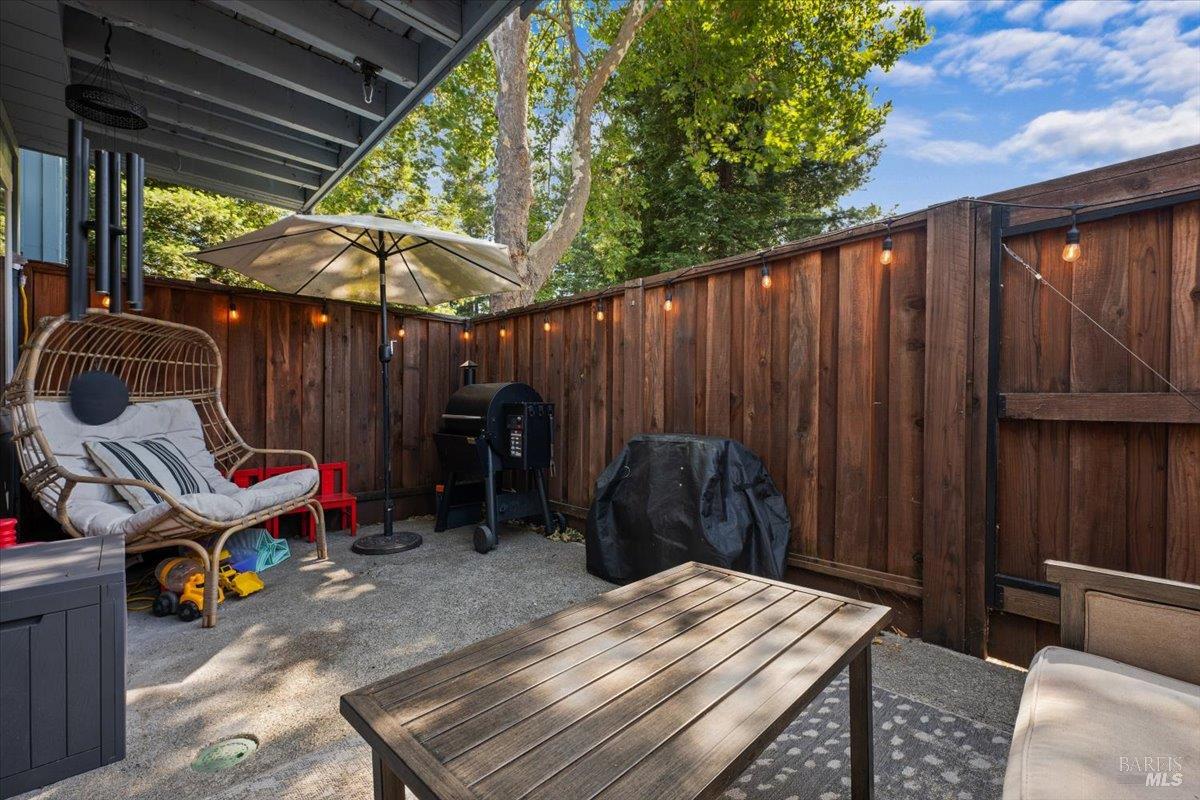 711 Racquet Club Cir