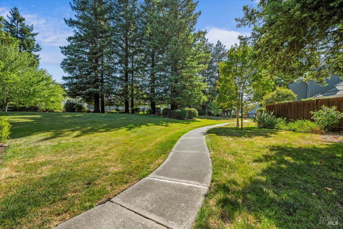 711 Racquet Club Cir