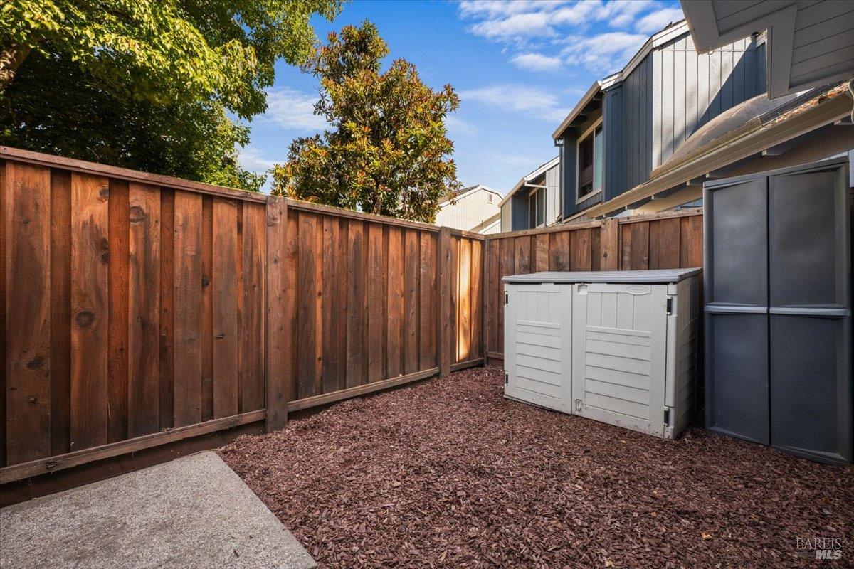 711 Racquet Club Cir