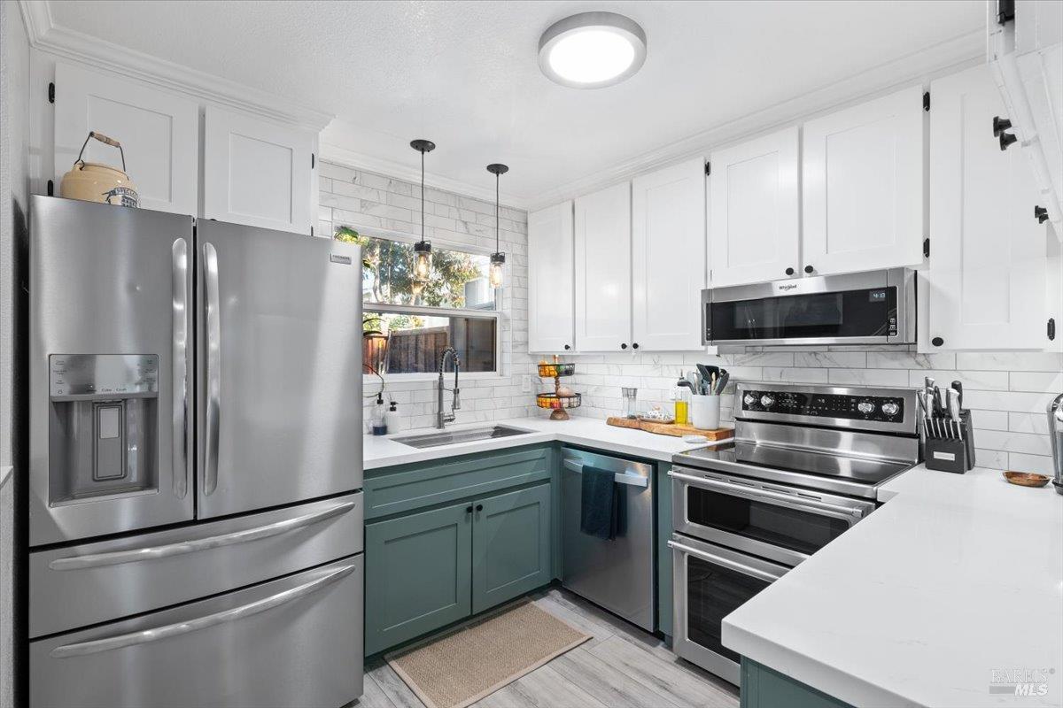 711 Racquet Club Cir