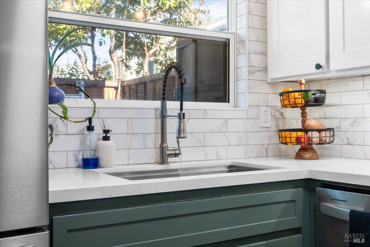 711 Racquet Club Cir