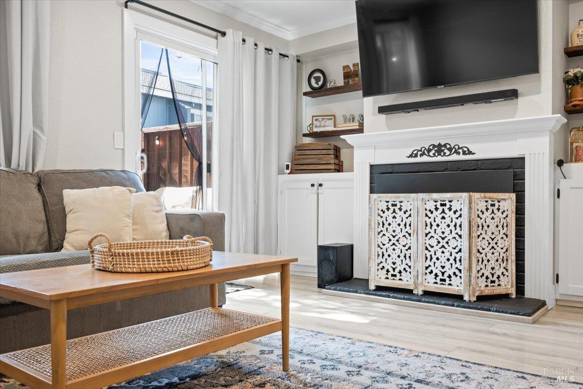 711 Racquet Club Cir