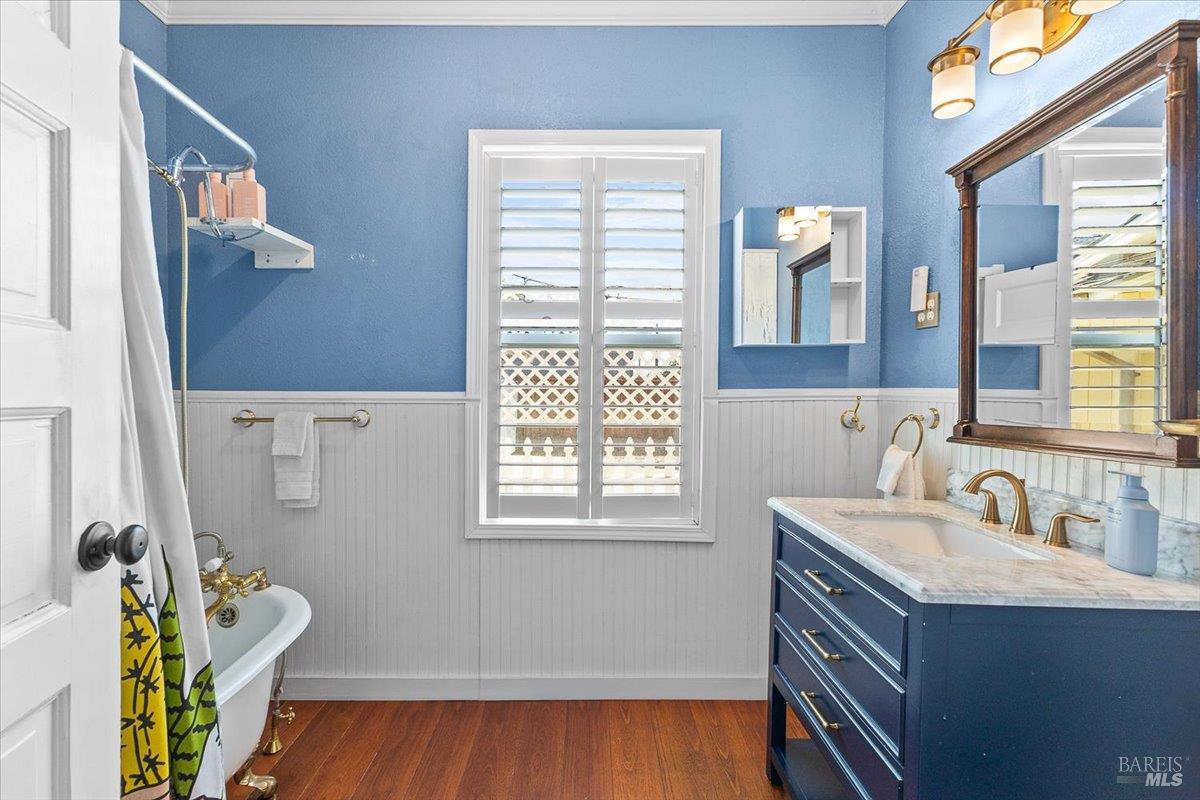 563 Windsor River Rd