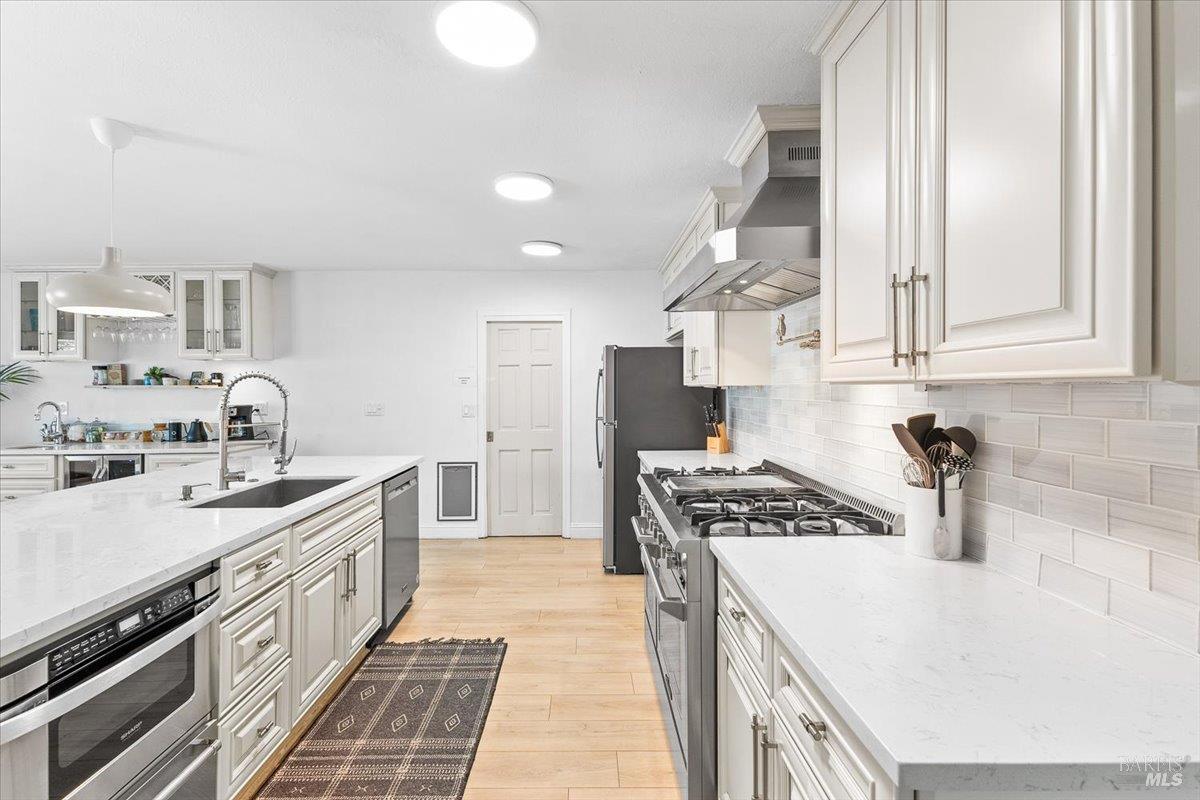 563 Windsor River Rd