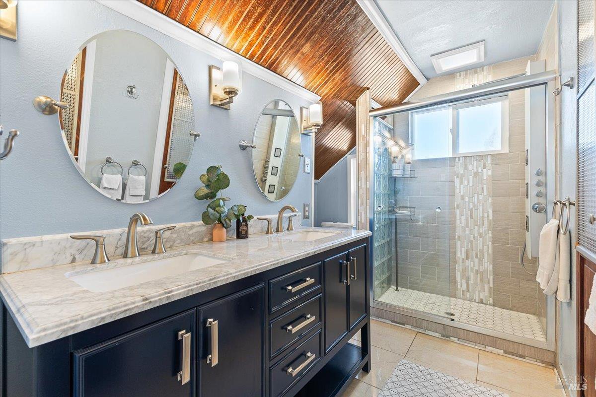 563 Windsor River Rd