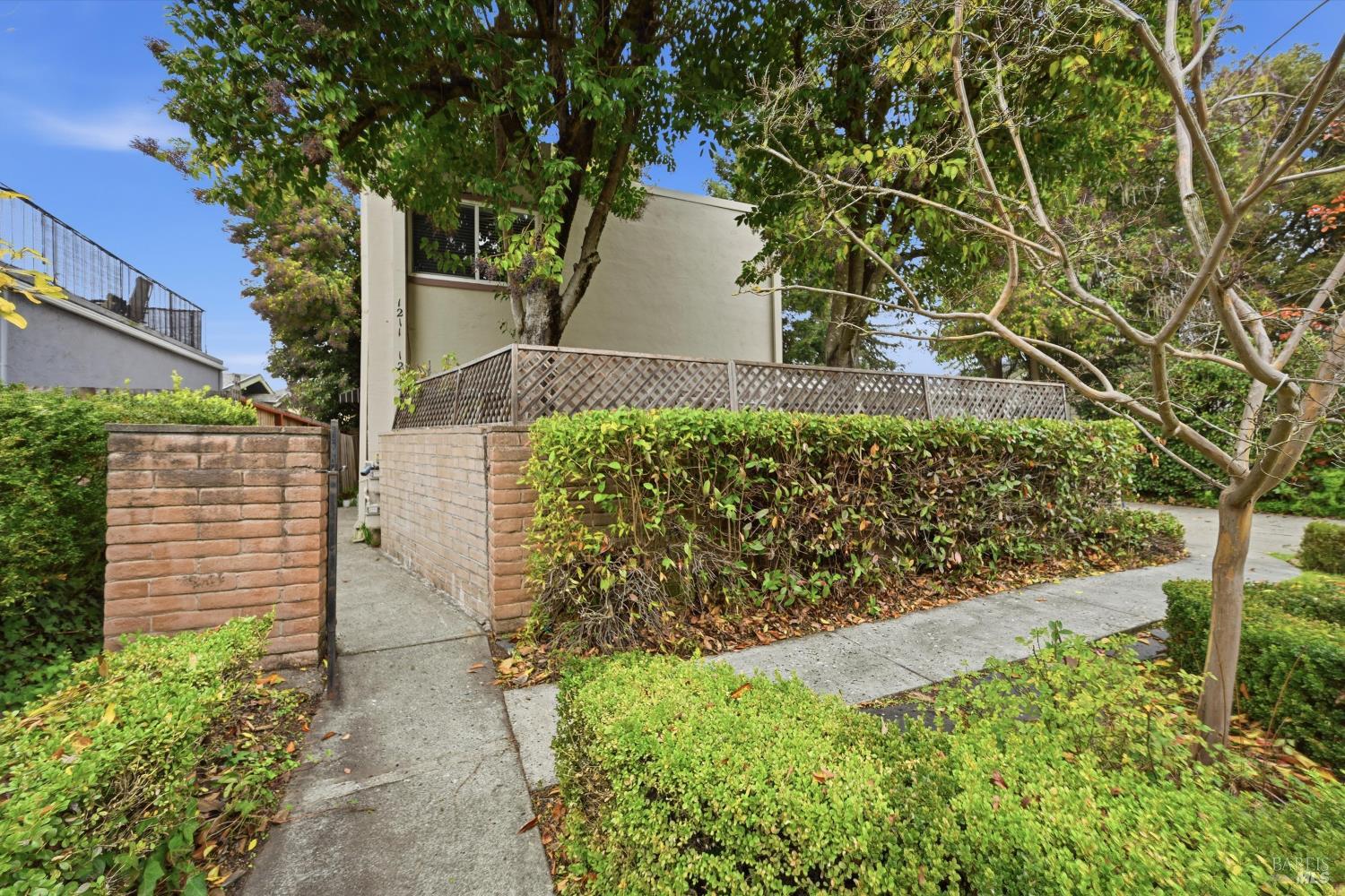 1213 Fair Oaks Avenue