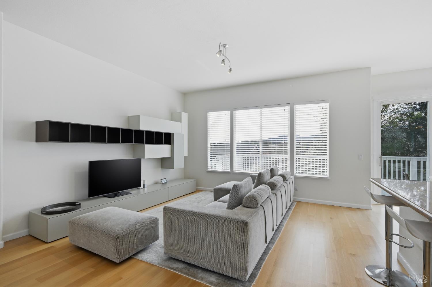 5784 Owl Hill Avenue