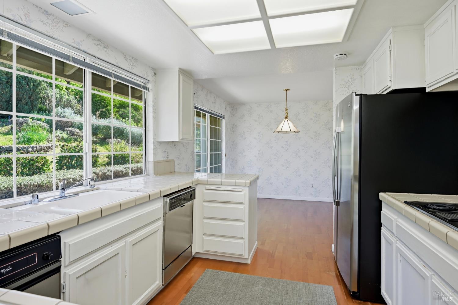 437 Crestridge Place