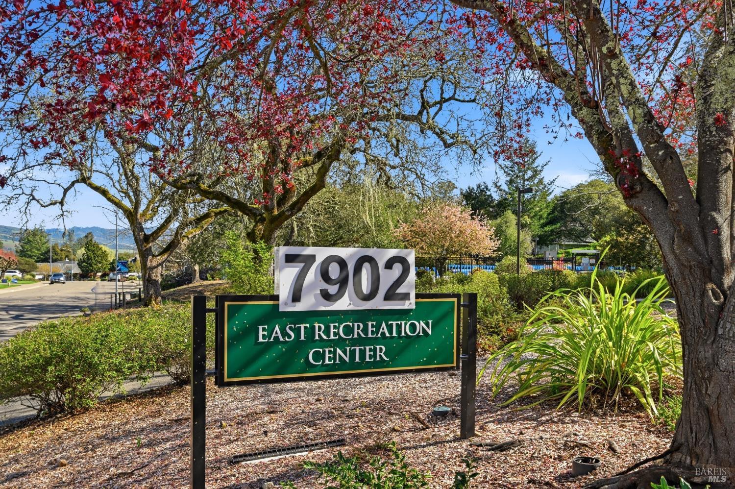 437 Crestridge Place