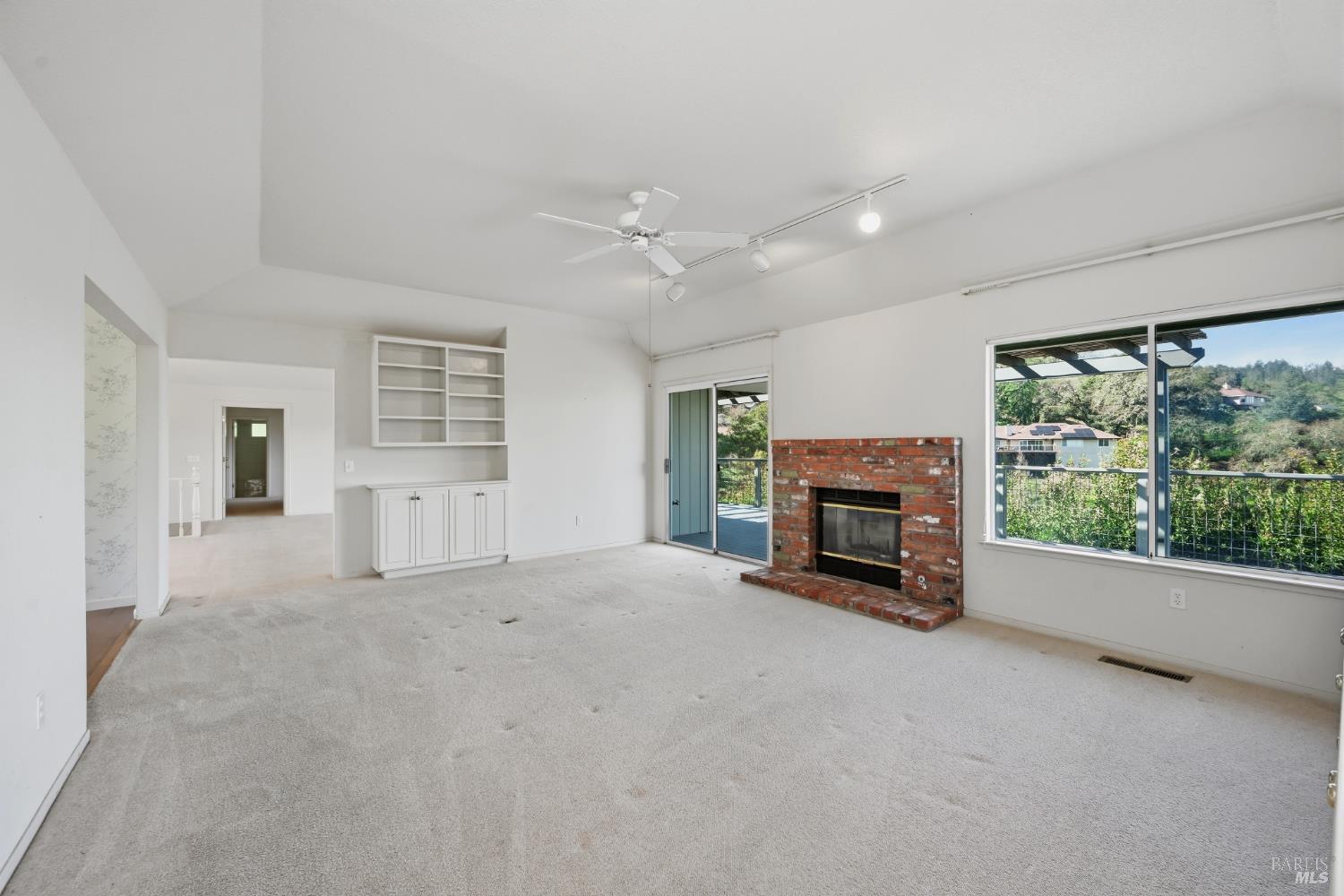 437 Crestridge Place