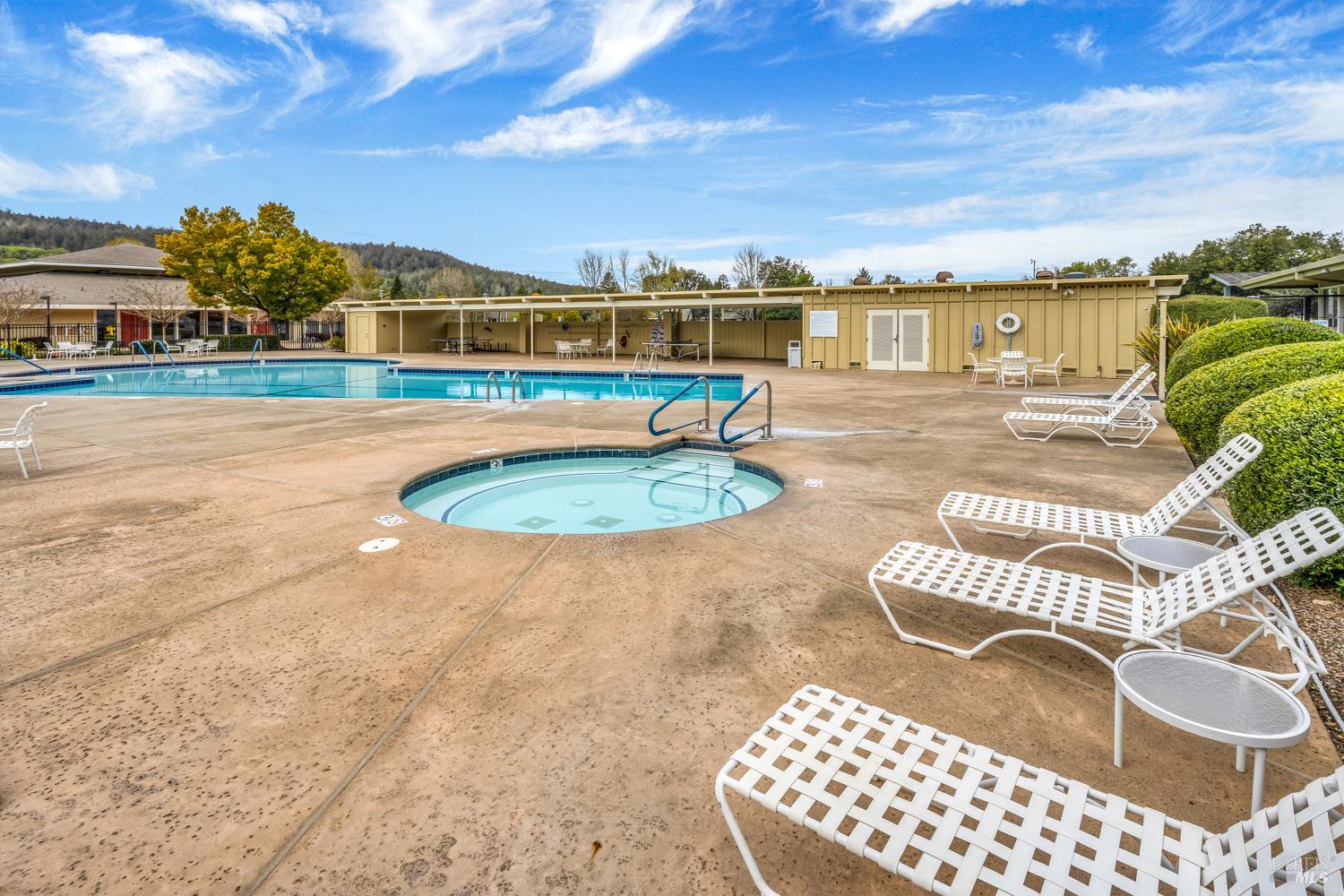 437 Crestridge Place