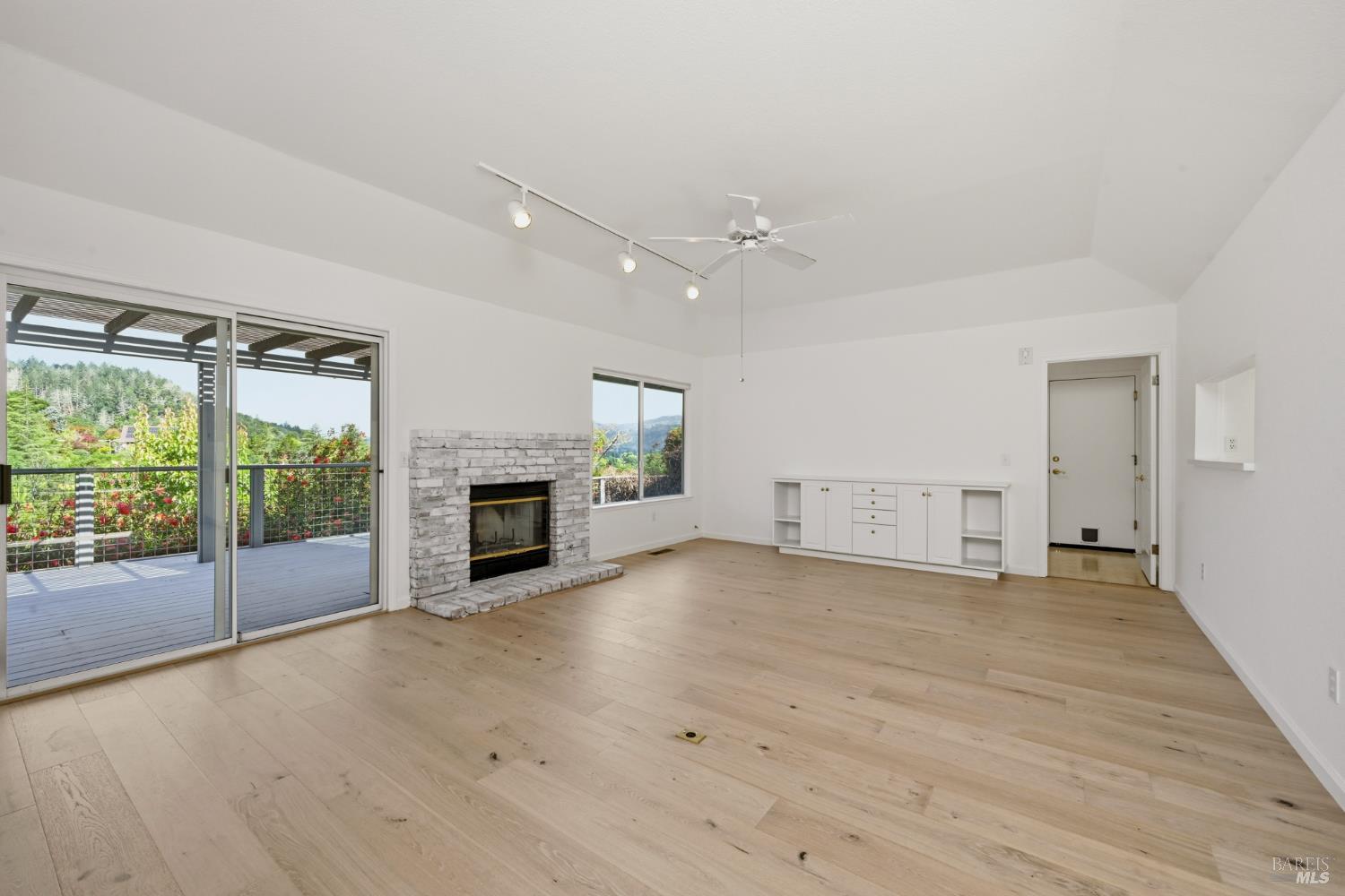 437 Crestridge Place