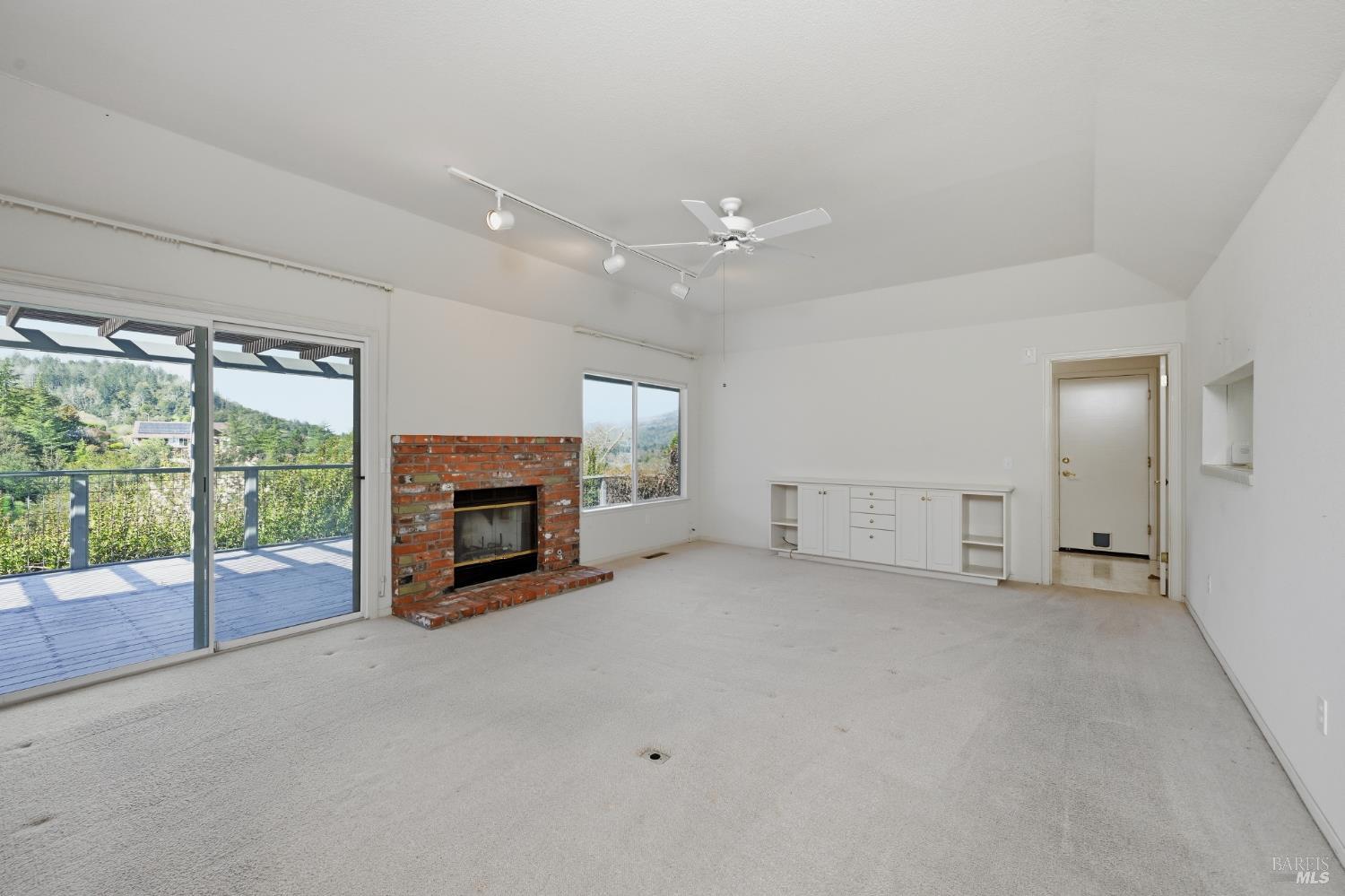 437 Crestridge Place