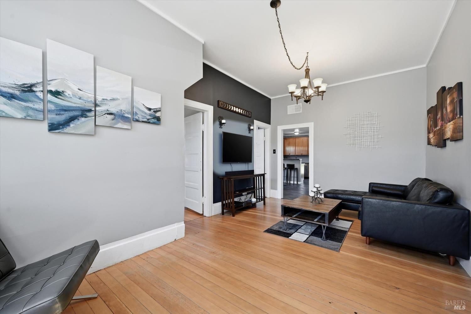 15 10th Street
