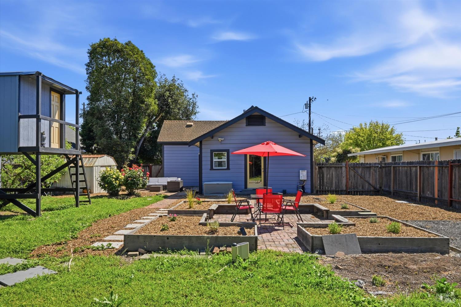 15 10th Street