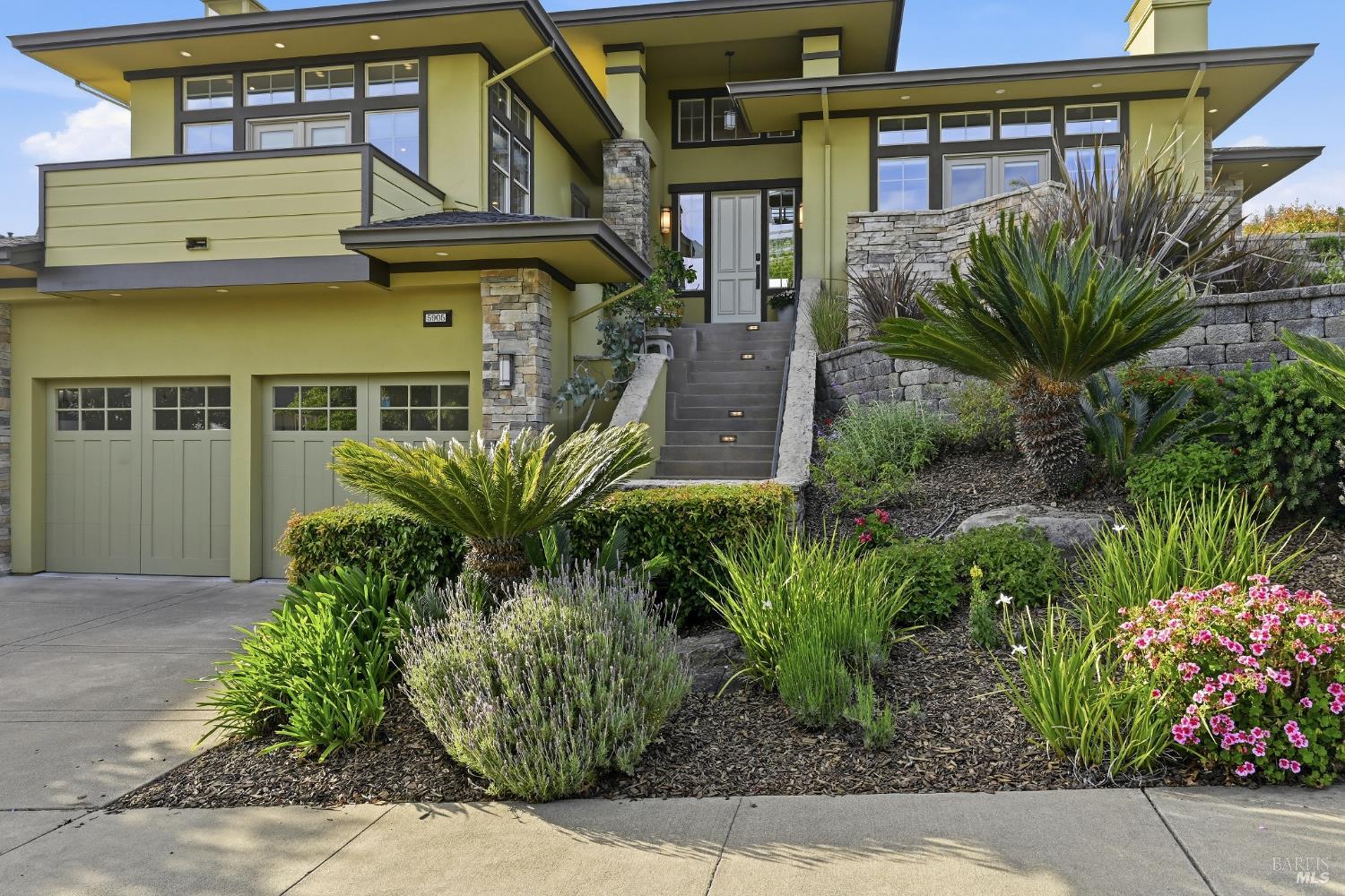 5905 Sunhawk Drive