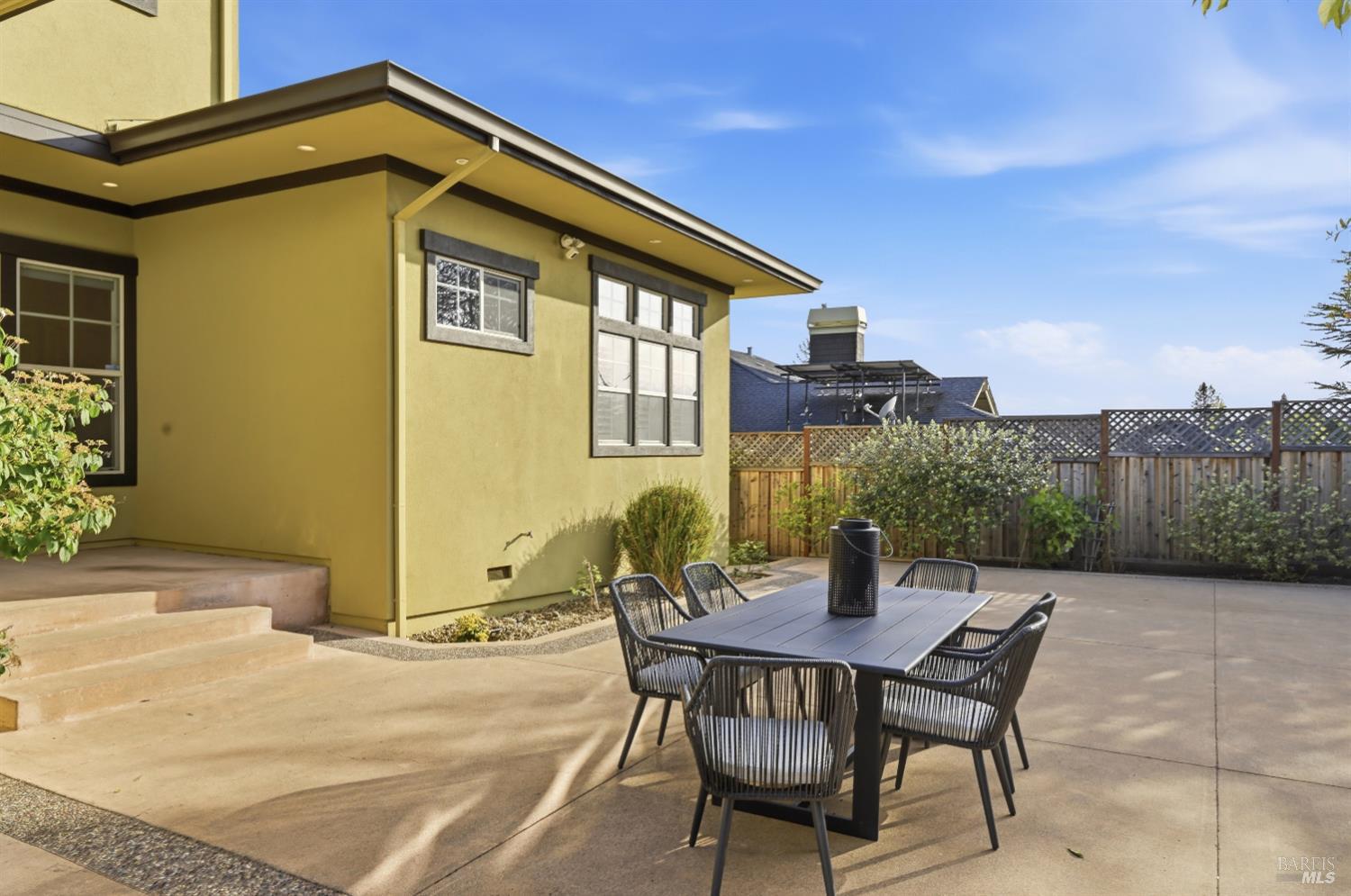 5905 Sunhawk Drive