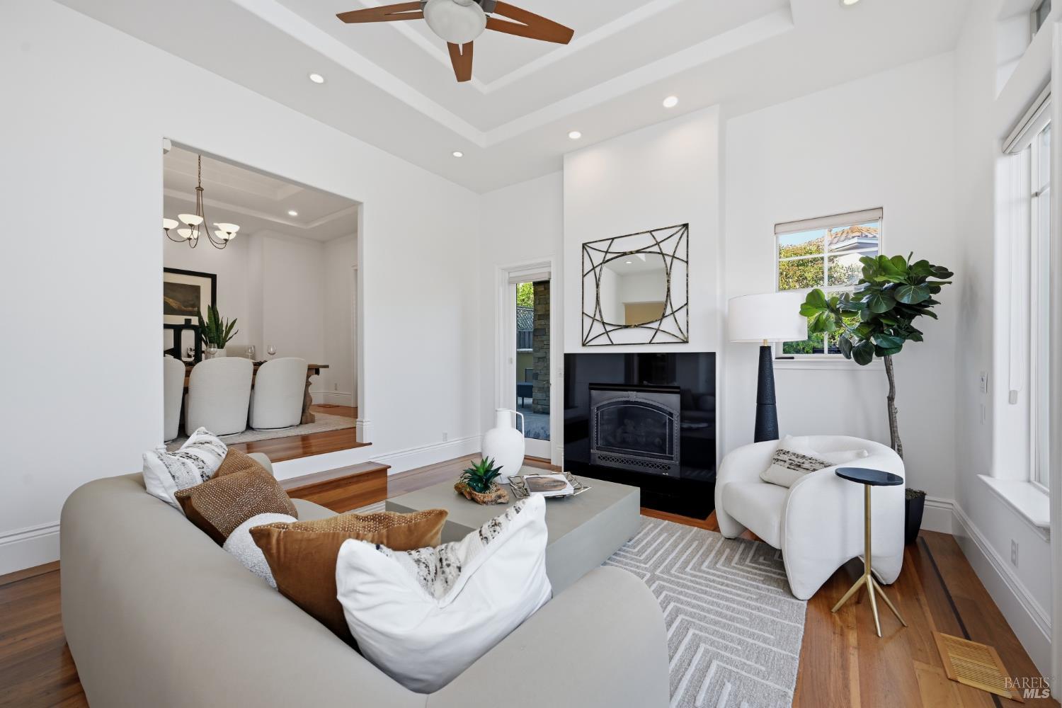 5905 Sunhawk Drive