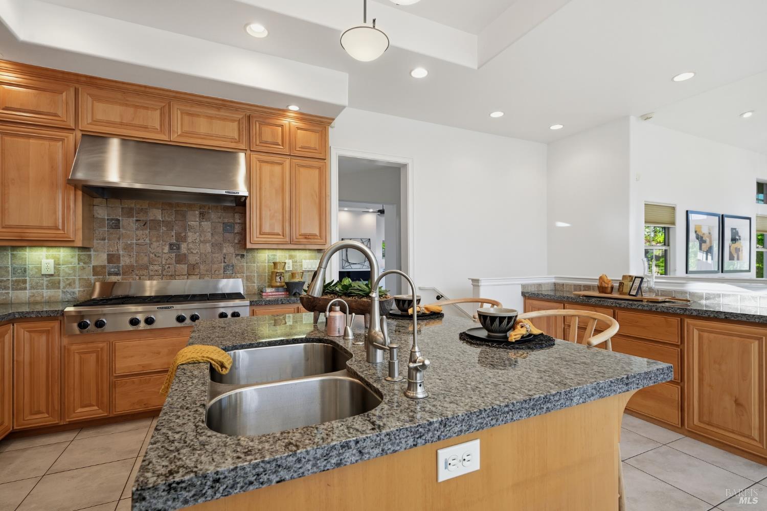 5905 Sunhawk Drive